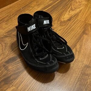 Boys wrestling shoes Nike 5 Y